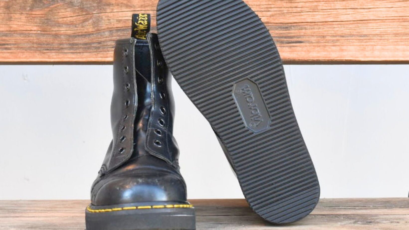ドクターマーチン 修理後 ヒールとVibram2021ソール底面