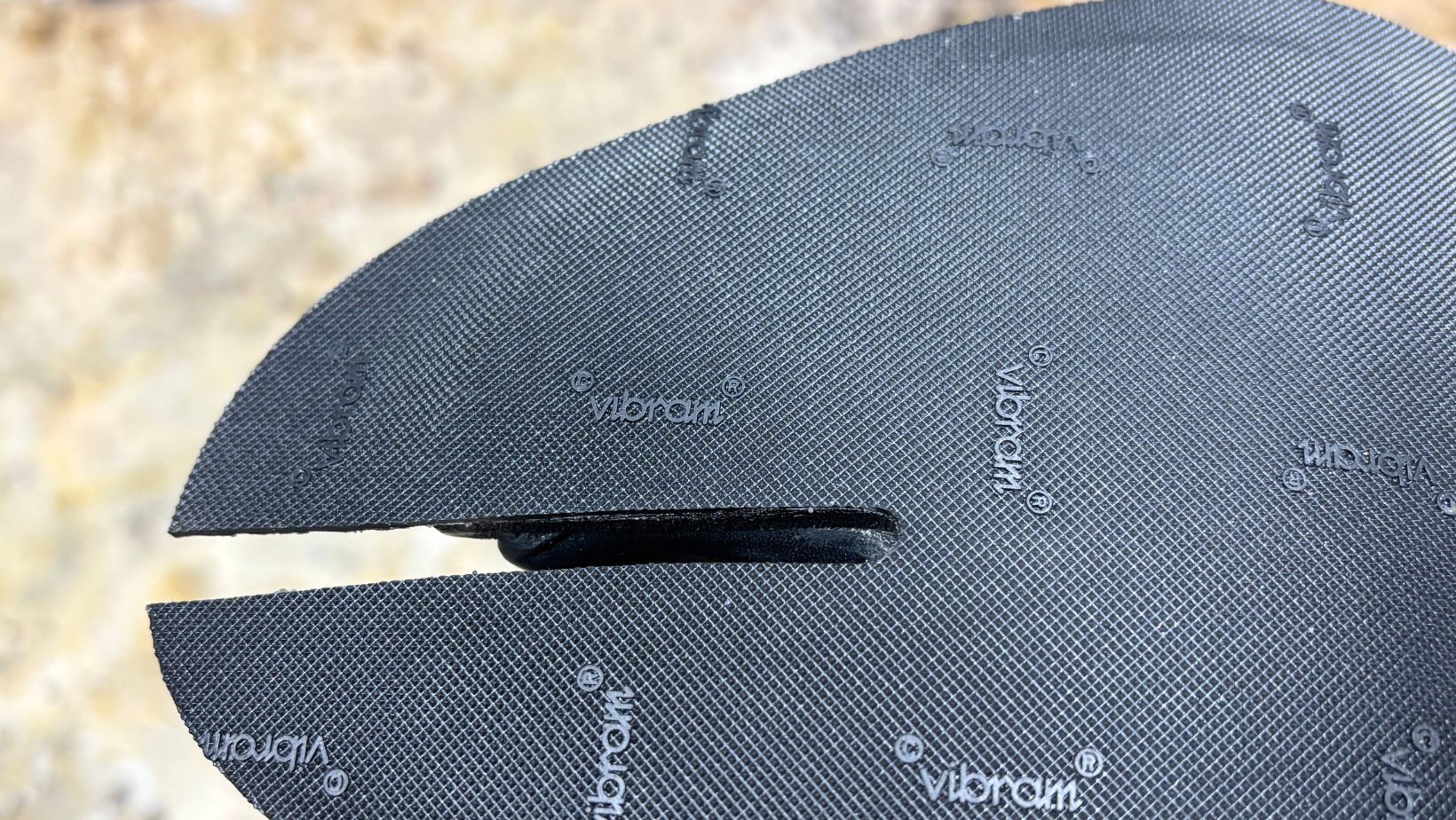 マルジェラタビのつま先付け根に合わせたVibram裏張りのアップ