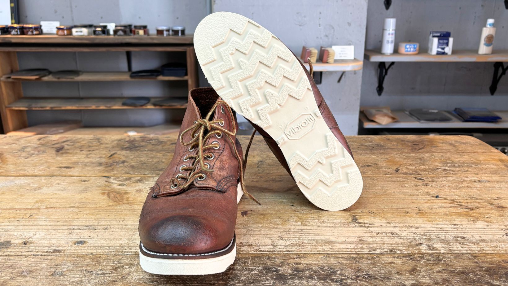 Vibram4014ソールの底面とレッドウィング8166